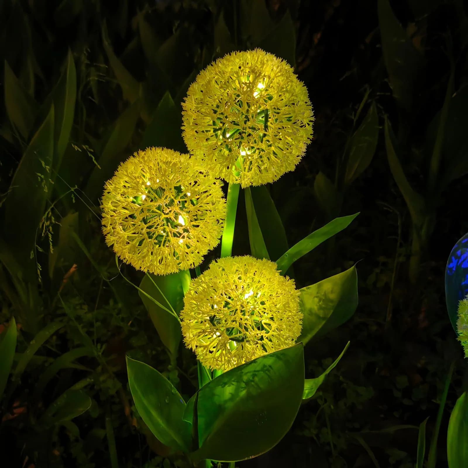 Luce da Giardino a Piantana con Dente di Leone Solare