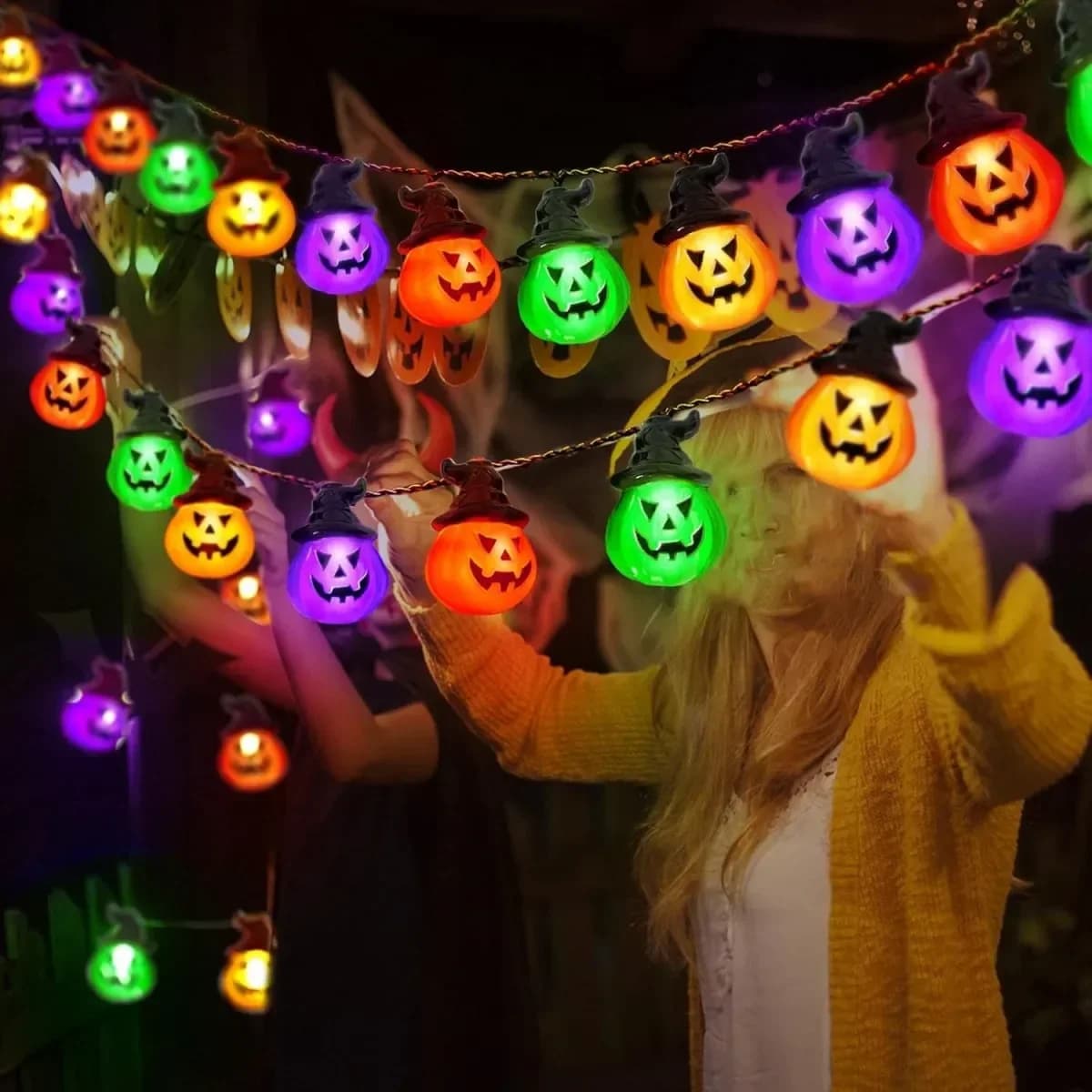 Luce LED Zucca Sfaccettata Multicolore con Cappelli da Strega e Fantasmi