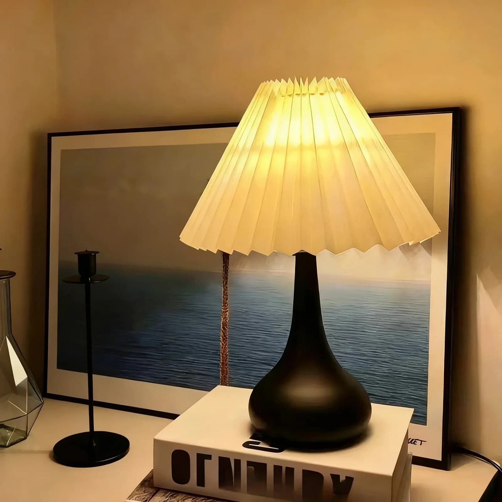 Lampada da Tavolo in Ferro Battuto Stile Nordico con Paralume Plissé